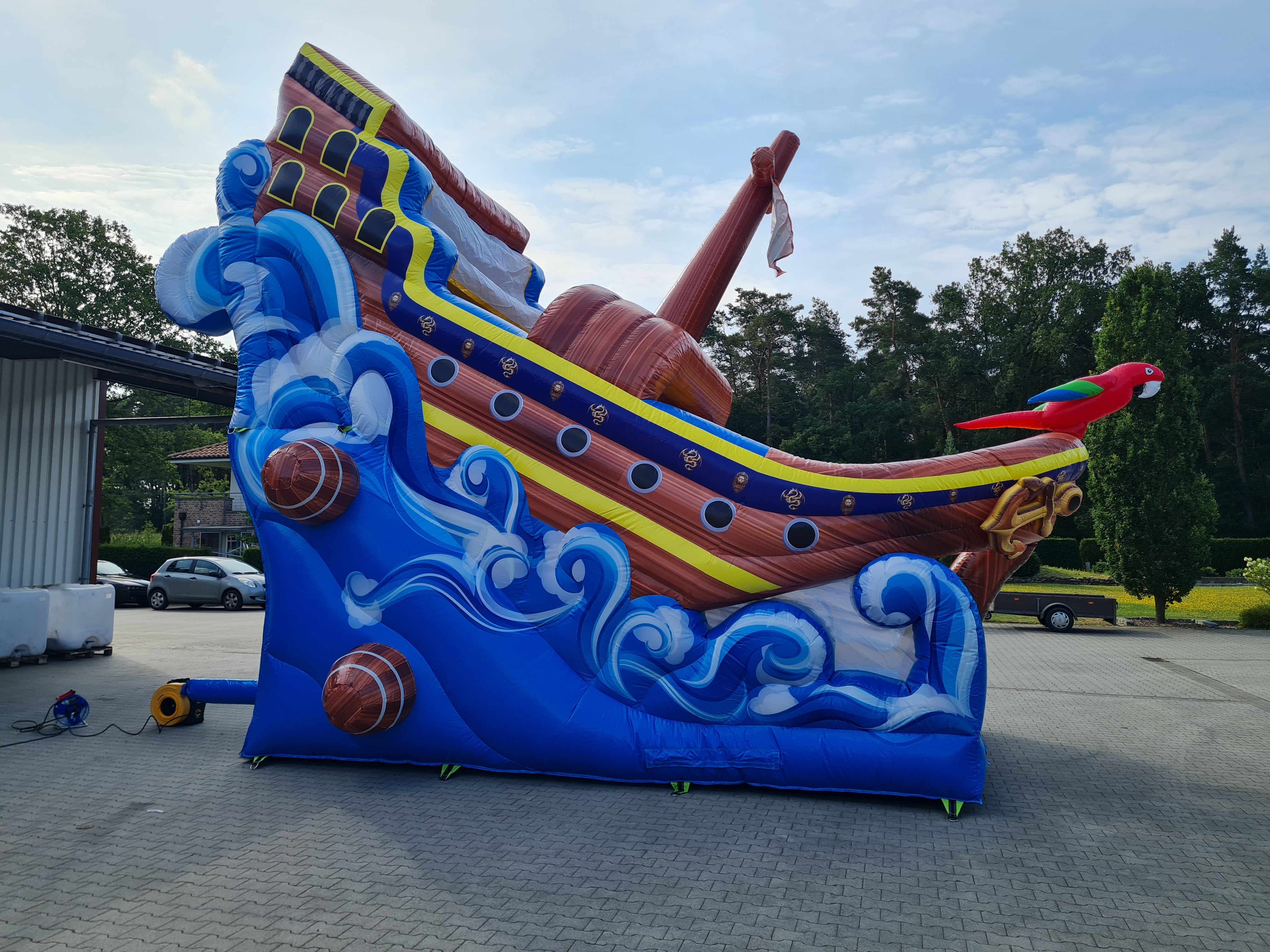 Reuzenglijbaan Piratenschip met papegaai 7x4x5,9m