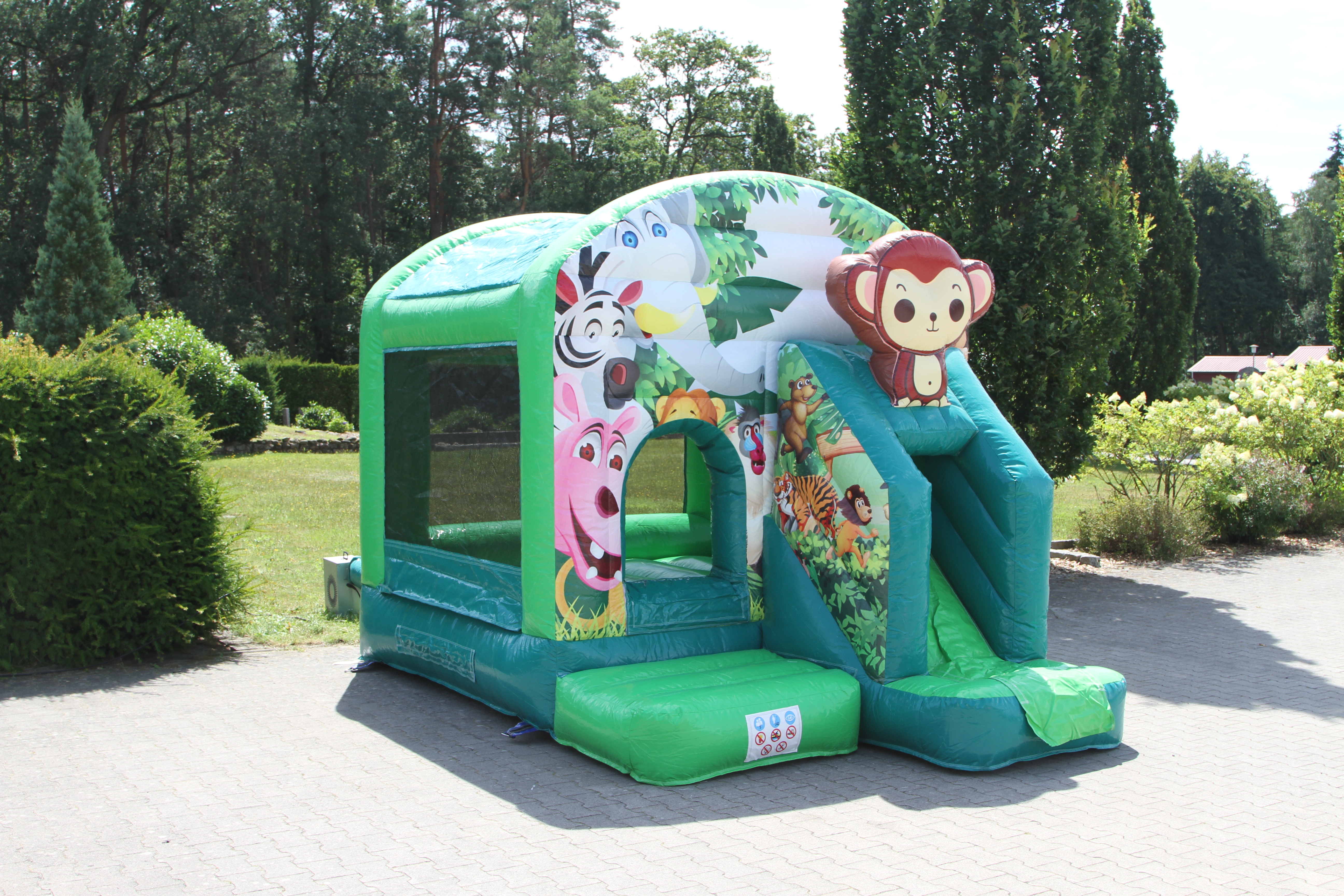 Springkussen 3,9x2,8 m - kleine aap in de jungle