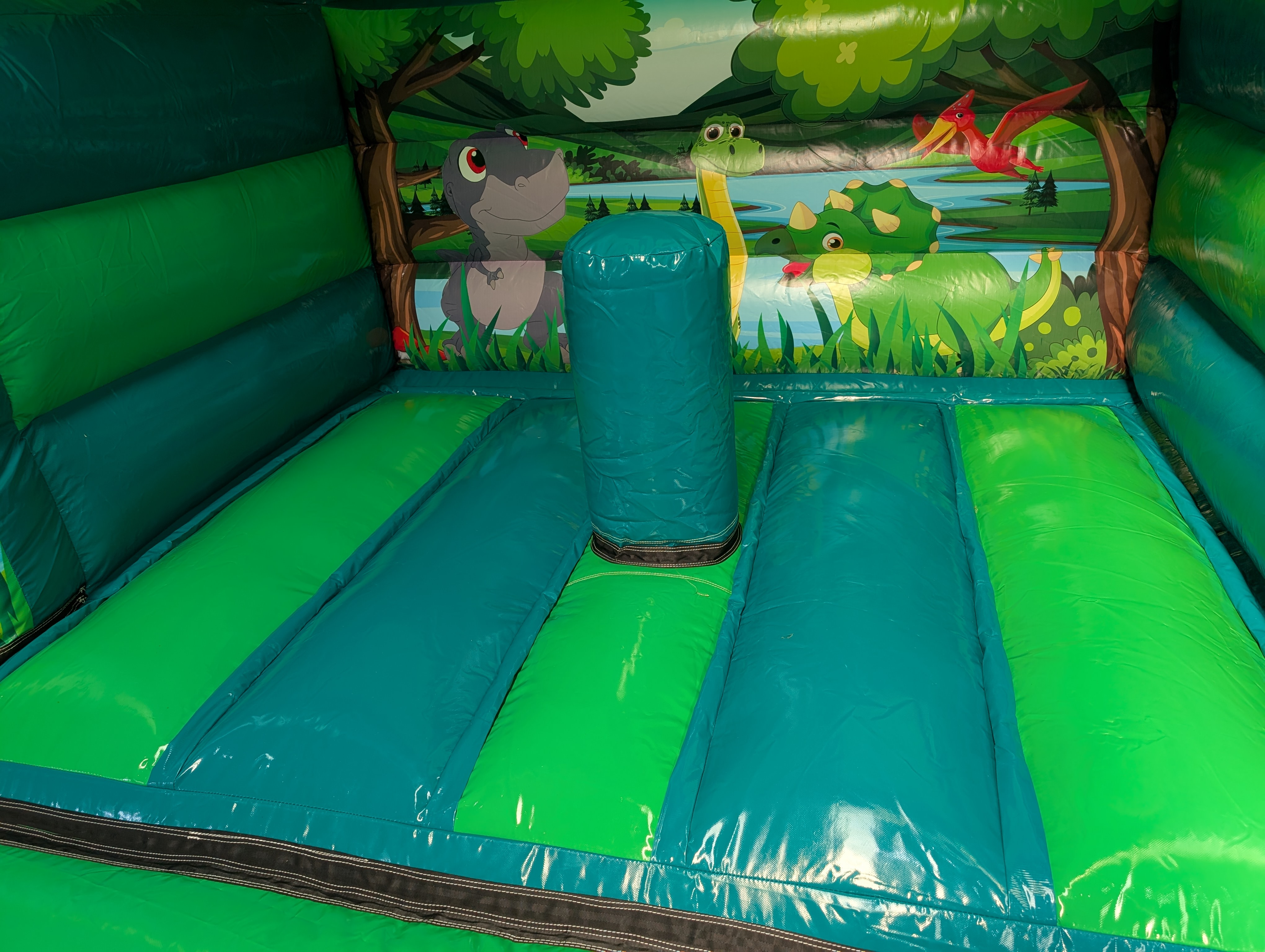 Springkussen Dino met dak - 3x3 m 